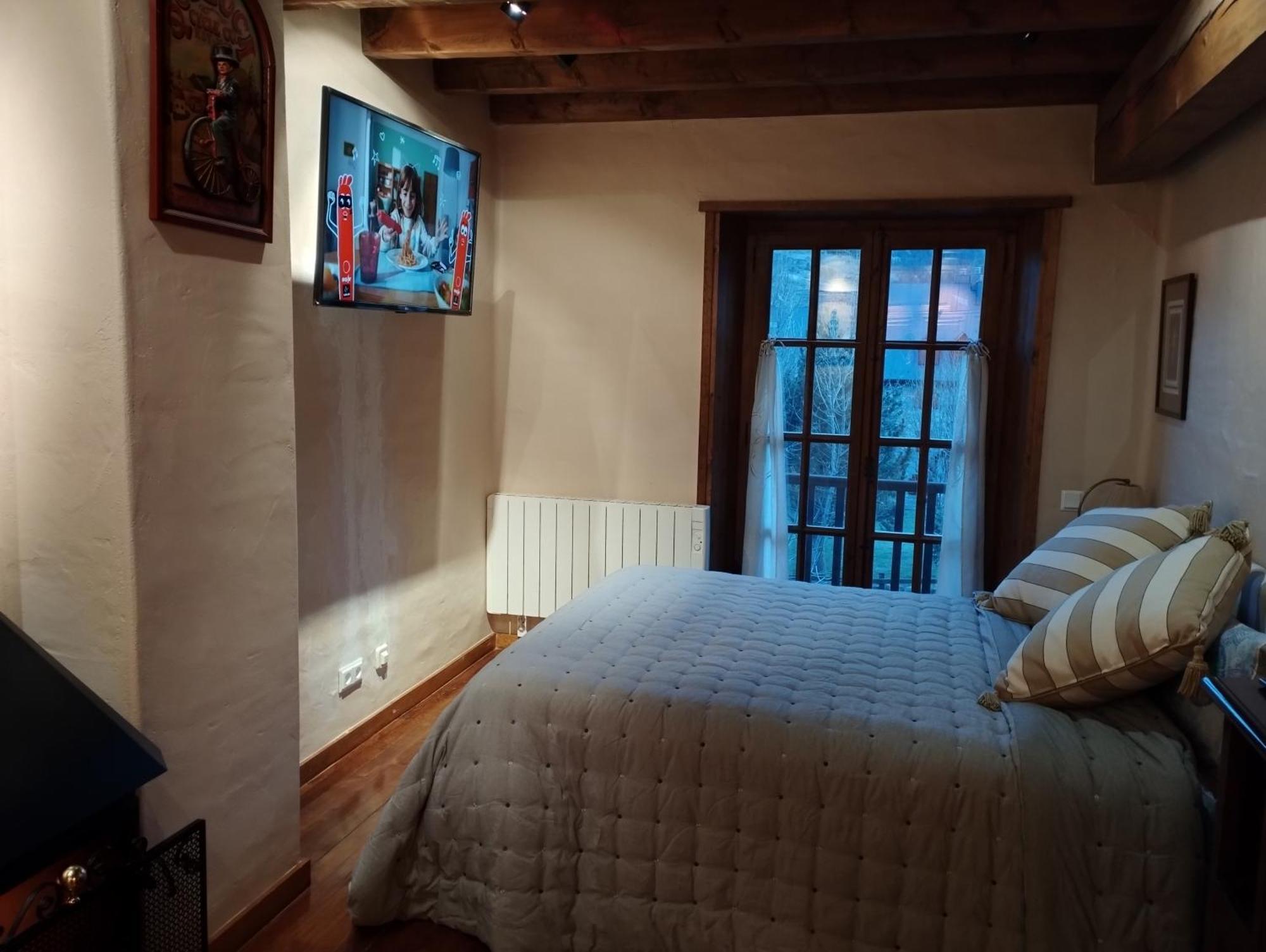 Esqui, Aigueestortes Y Boi-Tauell A Tus Pies En Ebrehogar Pla de l'Ermita Kültér fotó